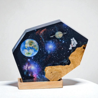Sci-Fi Astronaut Saturn Planet Resin Wood Lamp - Unique Geek Gift