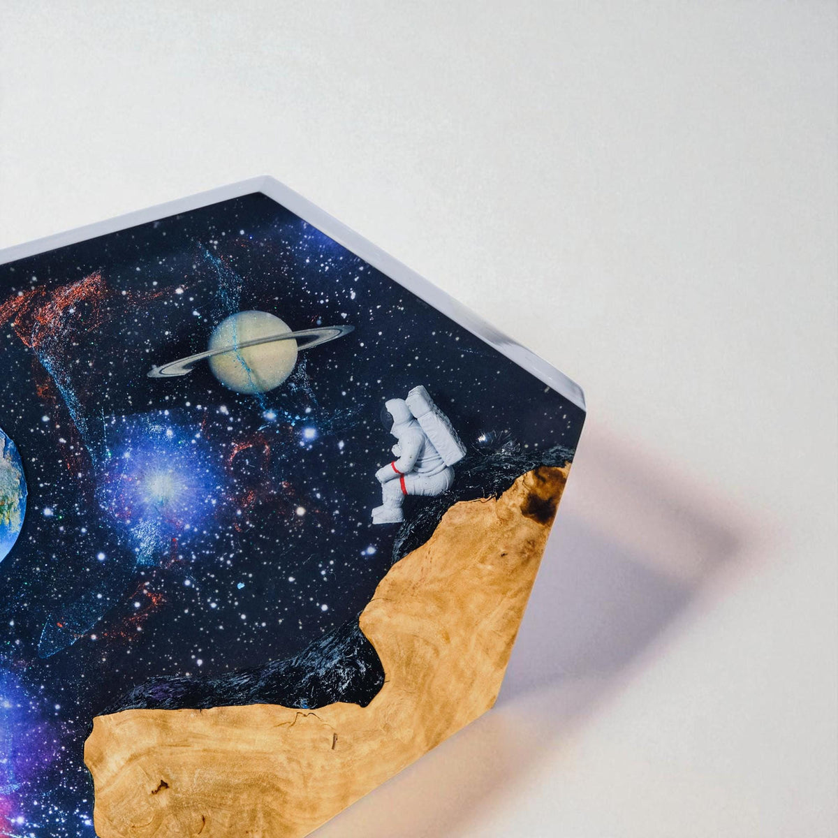 Sci-Fi Astronaut Saturn Planet Resin Wood Lamp - Unique Geek Gift