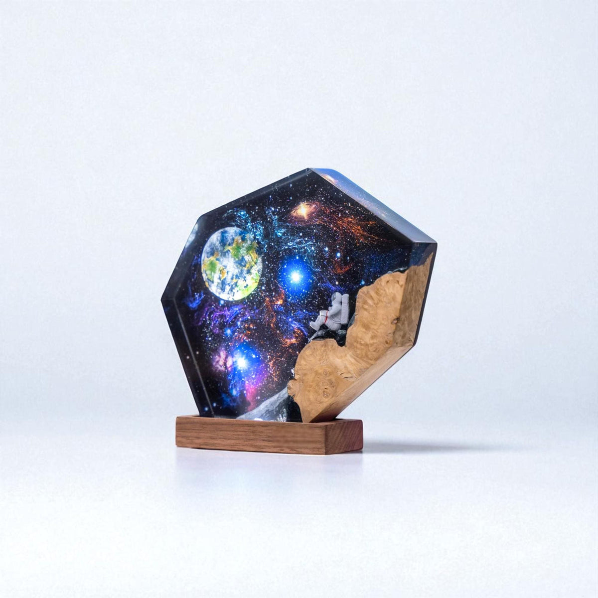 Sci-Fi Astronaut Saturn Planet Resin Wood Lamp - Unique Geek Gift